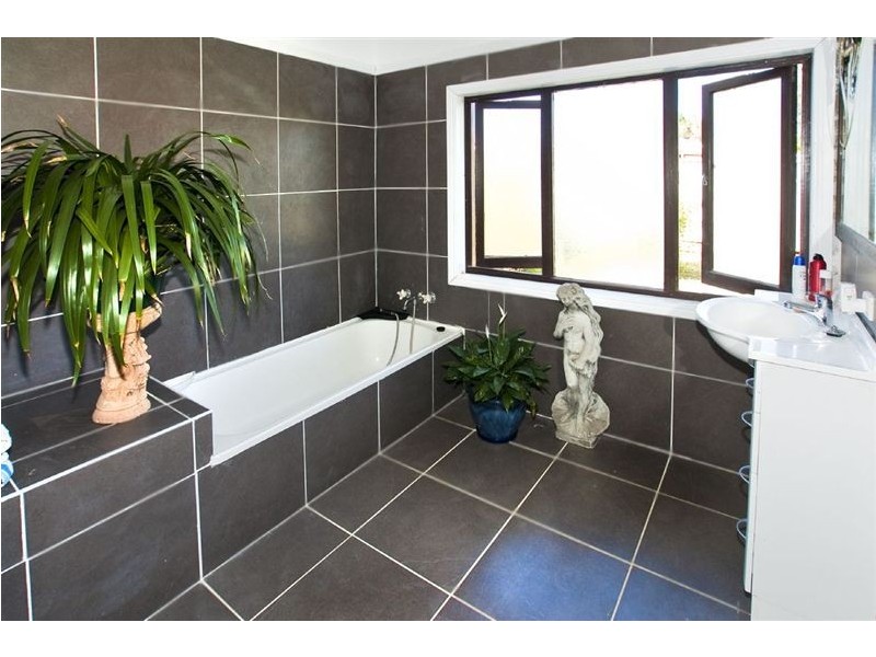 9 Pinewood Street, Redcliffe QLD 4020