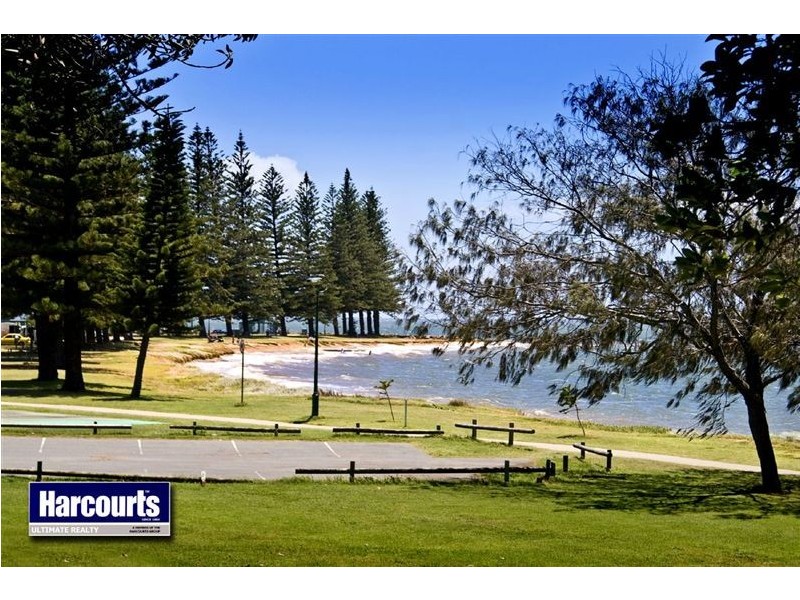 15 Landsborough Avenue, Scarborough QLD 4020