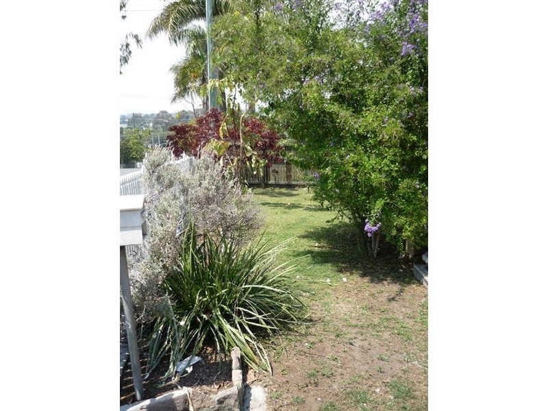 67 Nash Street, Sandgate QLD 4017