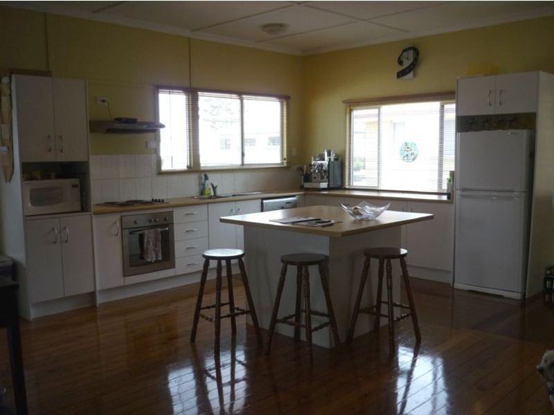 67 Nash Street, Sandgate QLD 4017