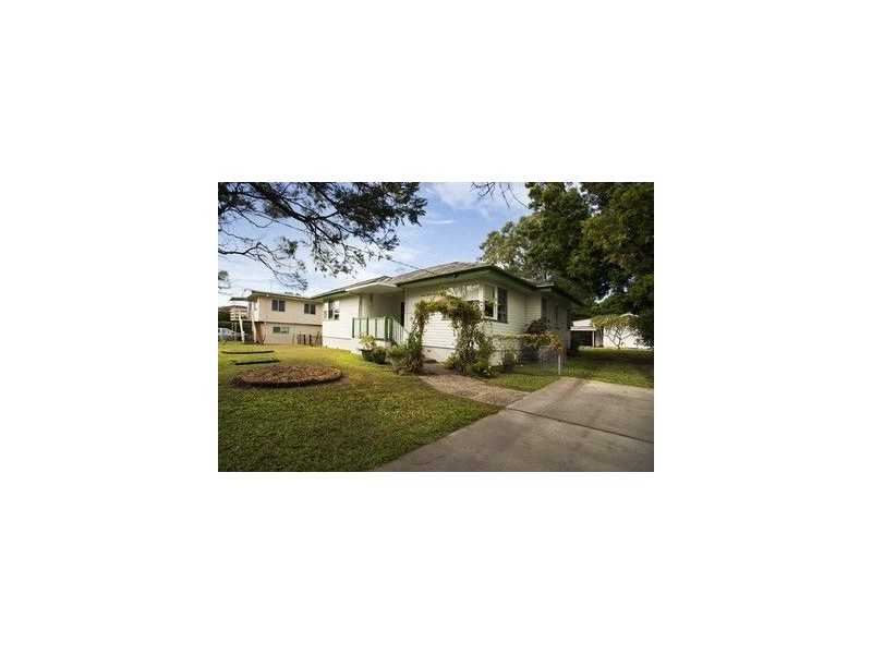 25 Michel Road, Scarborough QLD 4020