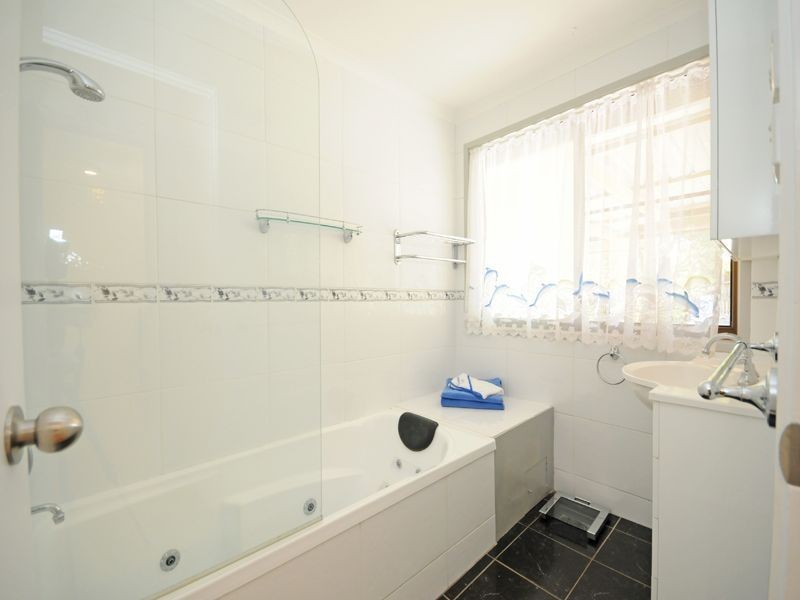5 Streeton Court, Rothwell QLD 4022