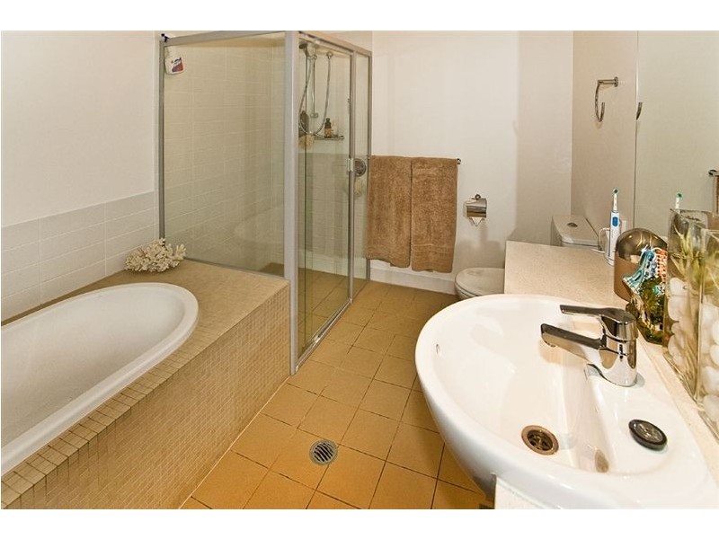 102/25 Dix Street, Redcliffe QLD 4020