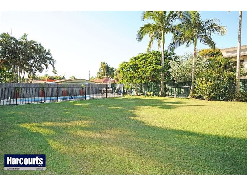 13 Grace Street, Scarborough QLD 4020