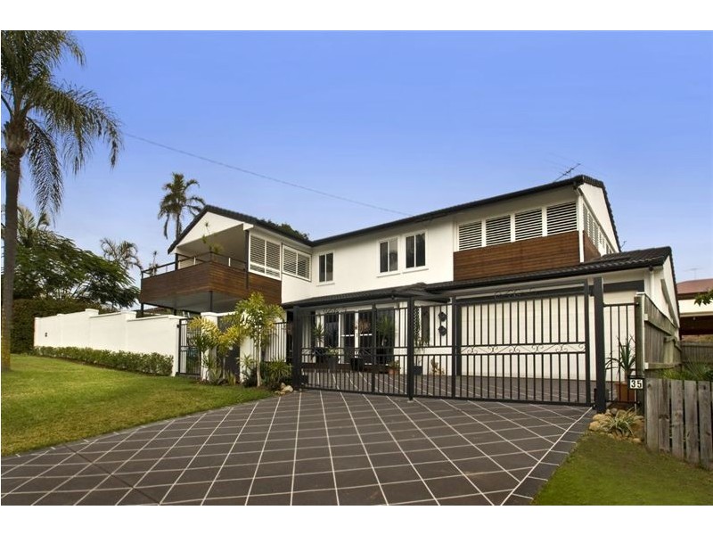 35 Palmtree Avenue, Scarborough QLD 4020