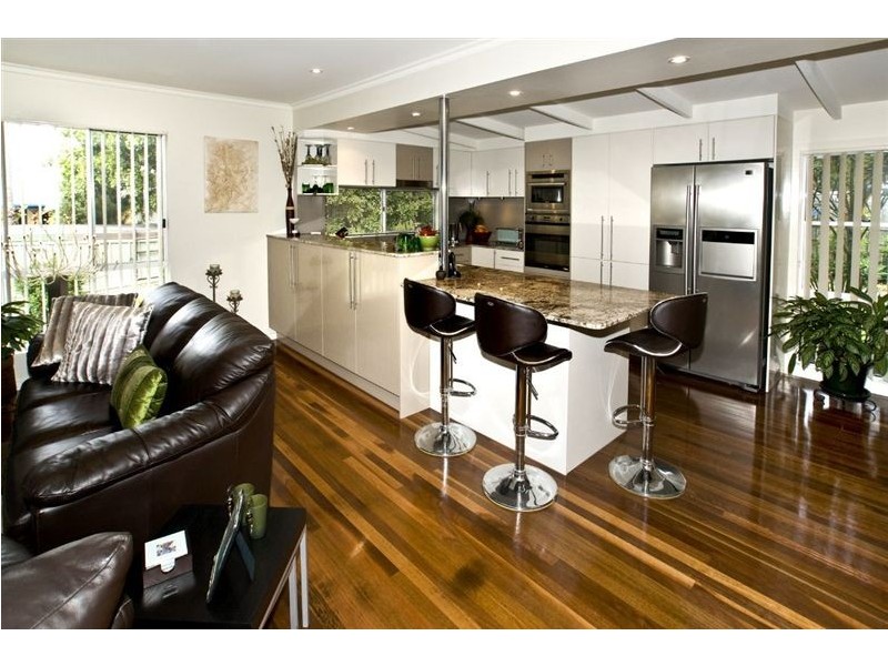 35 Palmtree Avenue, Scarborough QLD 4020