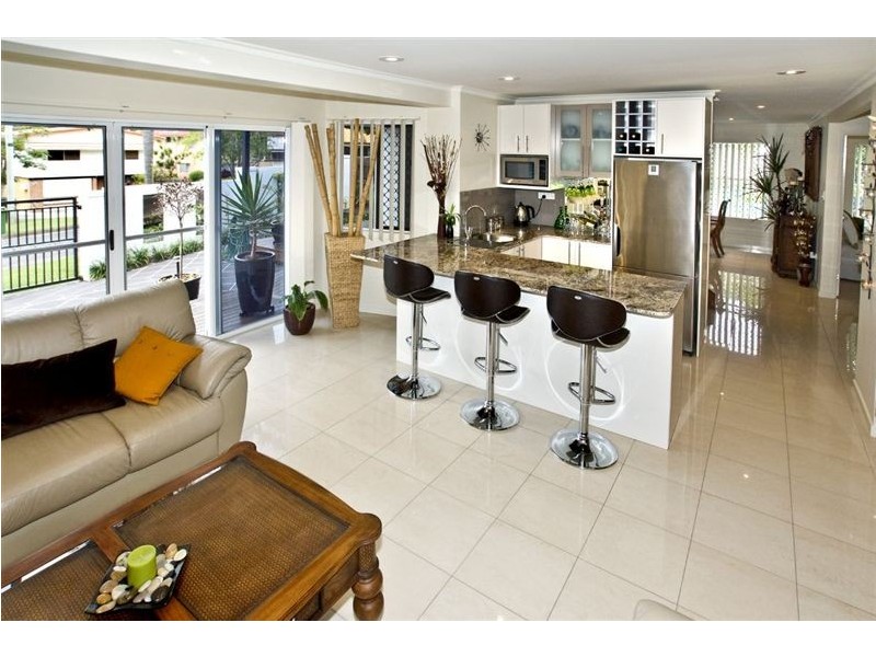 35 Palmtree Avenue, Scarborough QLD 4020