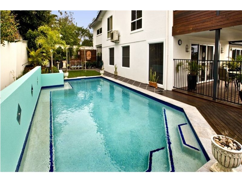 35 Palmtree Avenue, Scarborough QLD 4020