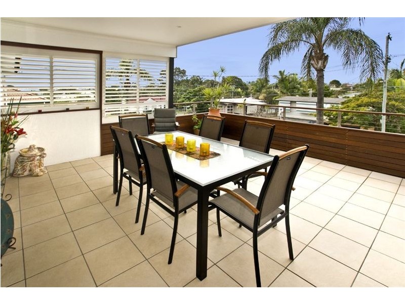 35 Palmtree Avenue, Scarborough QLD 4020