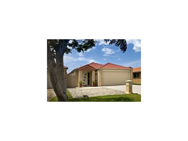 8 Robert Close, Redcliffe QLD 4020