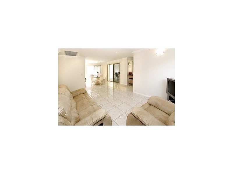 8 Robert Close, Redcliffe QLD 4020