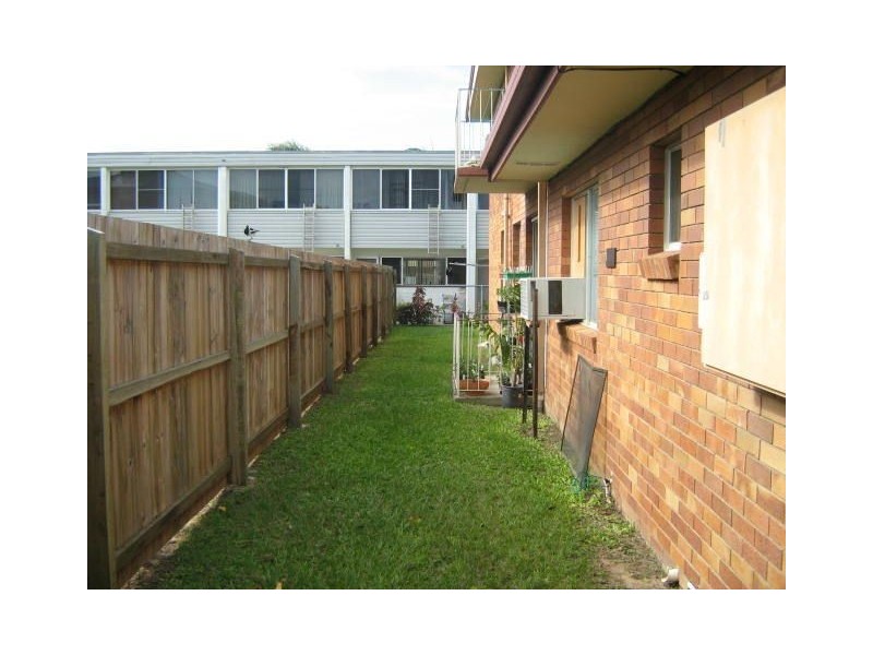 2/4 Warde Street, Scarborough QLD 4020