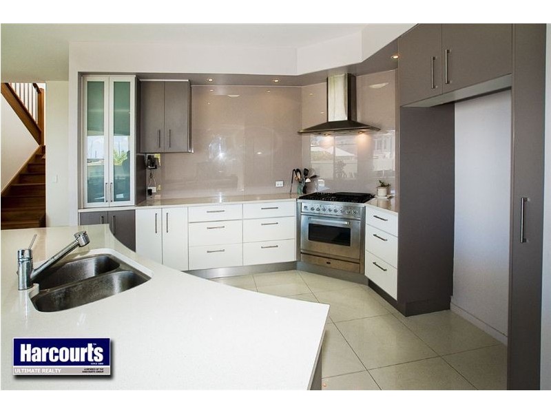 17 Freya Court, Newport QLD 4020