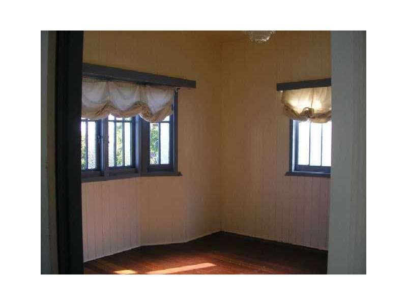 18 Caroline Street, Woody Point QLD 4019