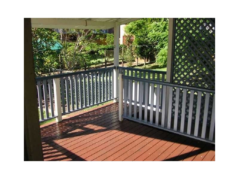 18 Caroline Street, Woody Point QLD 4019