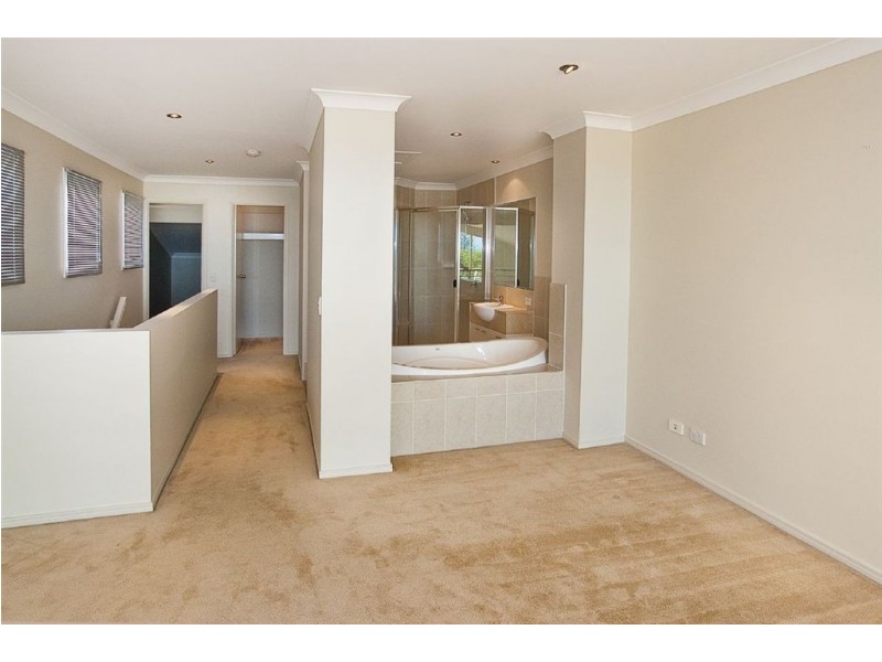 6/55 Landsborough Avenue, Scarborough QLD 4020