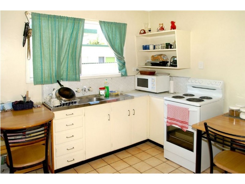 2 Longland Street, Redcliffe QLD 4020