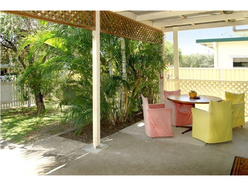 2 Longland Street, Redcliffe QLD 4020