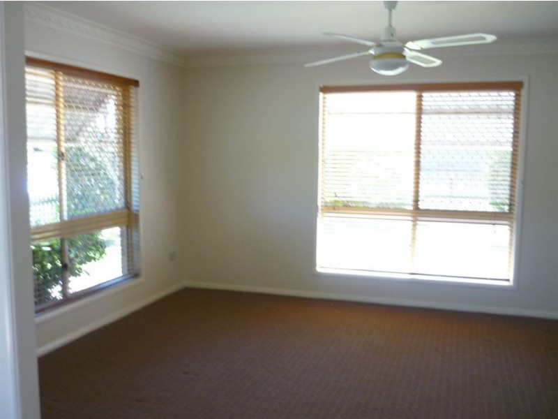 100 Cambridge Street, Rothwell QLD 4022