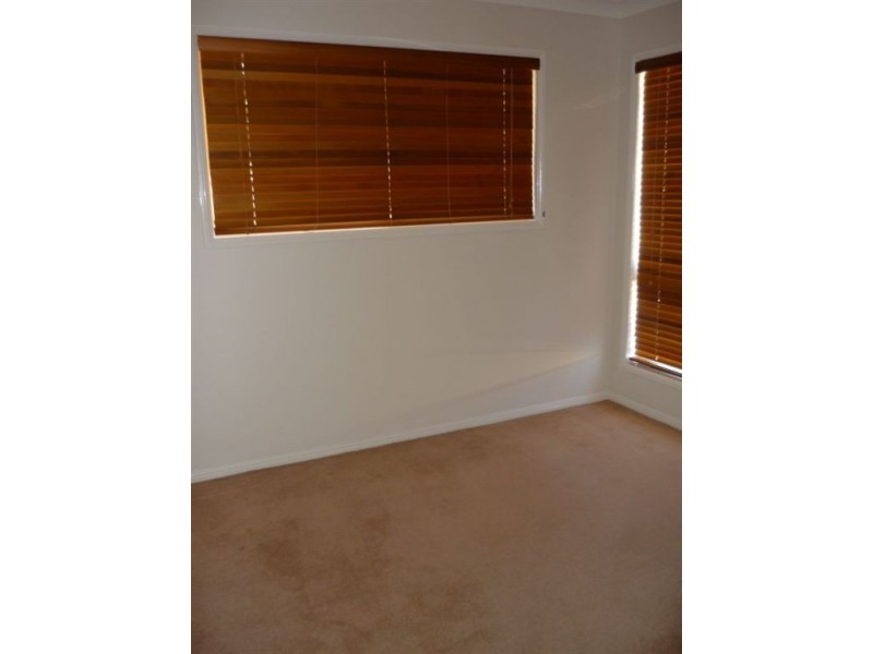 100 Cambridge Street, Rothwell QLD 4022