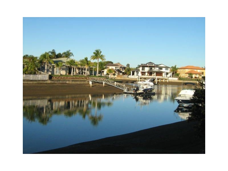 6 Intrepid Crt, Scarborough QLD 4020