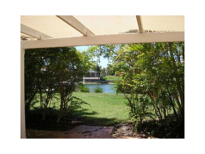 6 Intrepid Crt, Scarborough QLD 4020