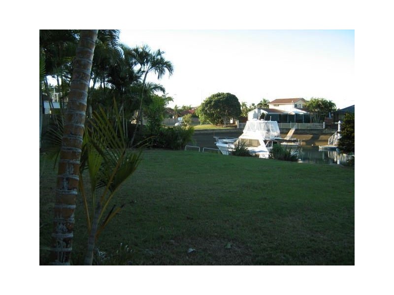 6 Intrepid Crt, Scarborough QLD 4020
