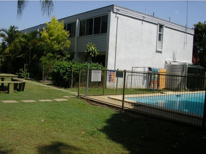 1/2A Moffat Street, Scarborough QLD 4020