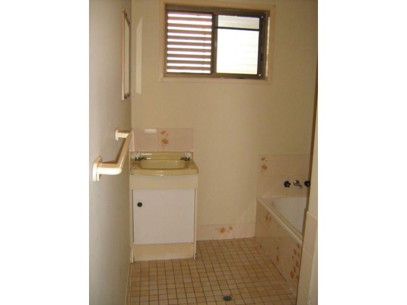 2/17 Dix Street, Redcliffe QLD 4020