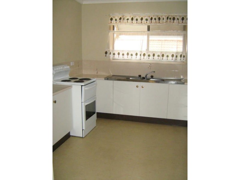 2/17 Dix Street, Redcliffe QLD 4020