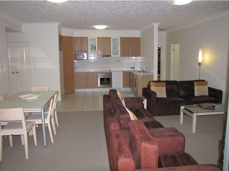 2/41 Anzac Avenue, Redcliffe QLD 4020