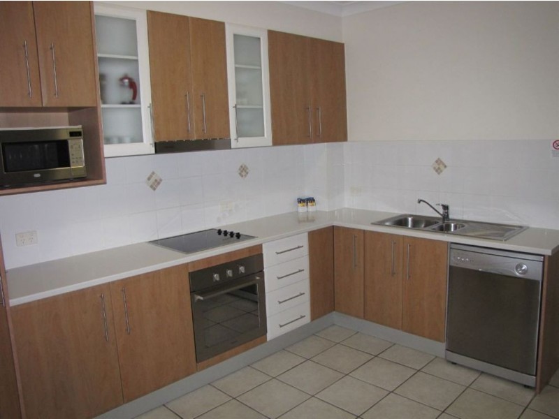 2/41 Anzac Avenue, Redcliffe QLD 4020