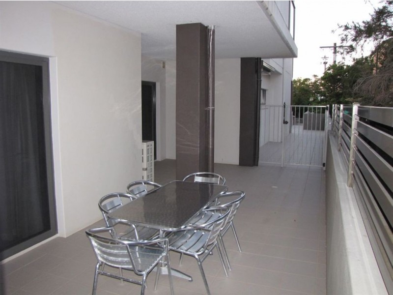 2/41 Anzac Avenue, Redcliffe QLD 4020