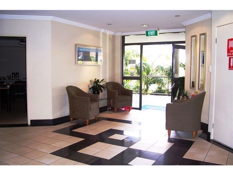 2/41 Anzac Avenue, Redcliffe QLD 4020