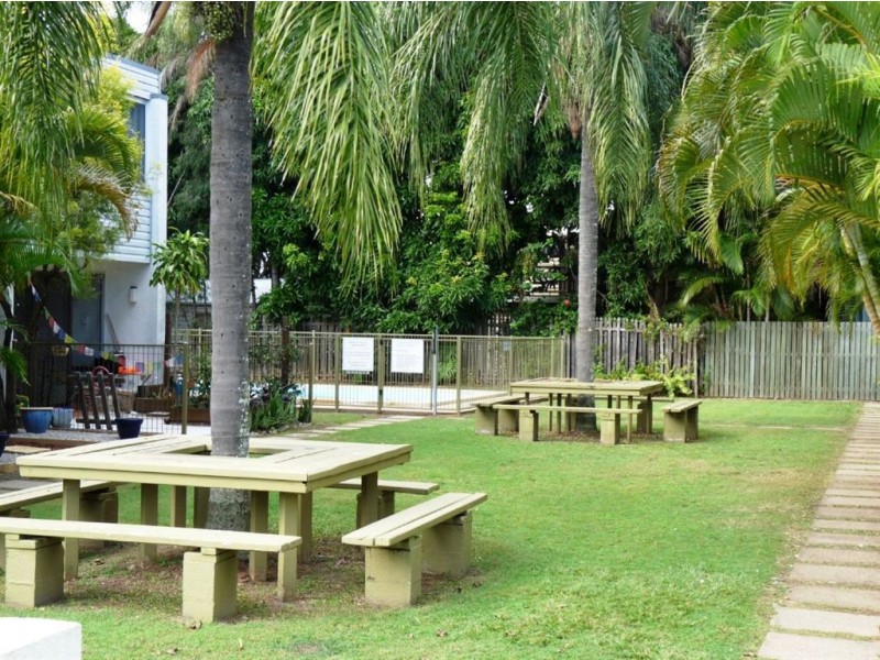 1/2A Moffat Street, Scarborough QLD 4020