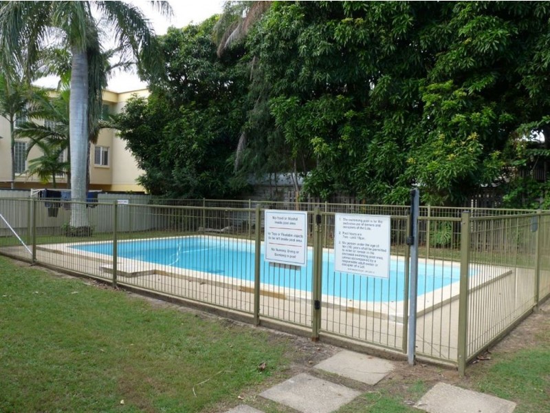 1/2A Moffat Street, Scarborough QLD 4020