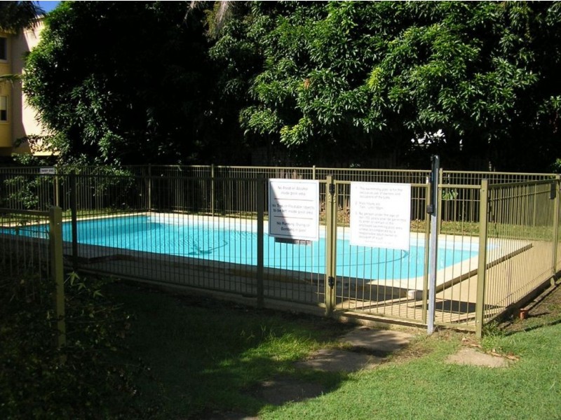 1/2A Moffat Street, Scarborough QLD 4020