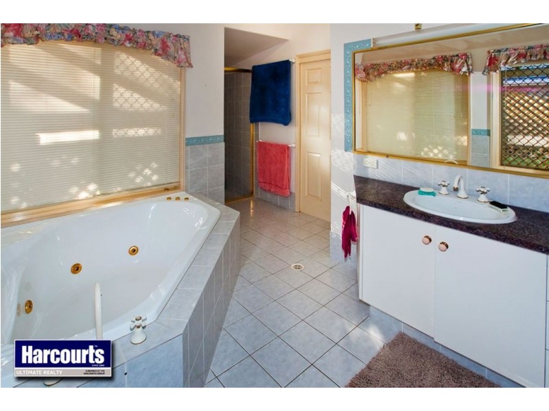 27 Oakmont Street, Rothwell QLD 4022