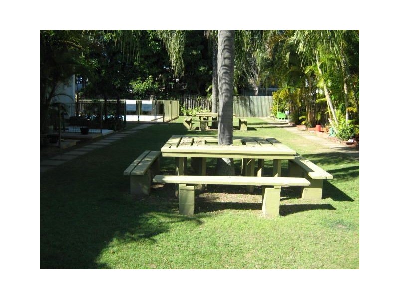 1/2a Moffatt Street, Scarborough QLD 4020
