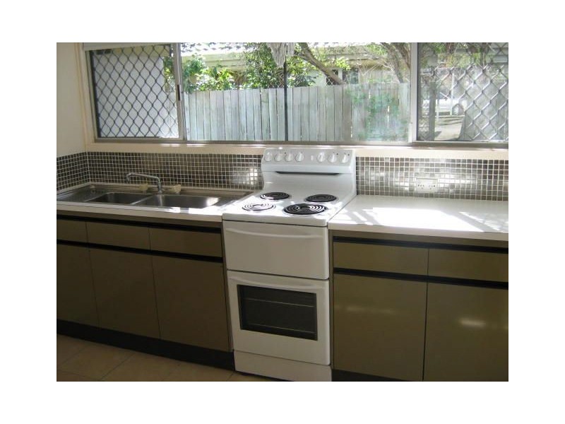 1/2a Moffatt Street, Scarborough QLD 4020