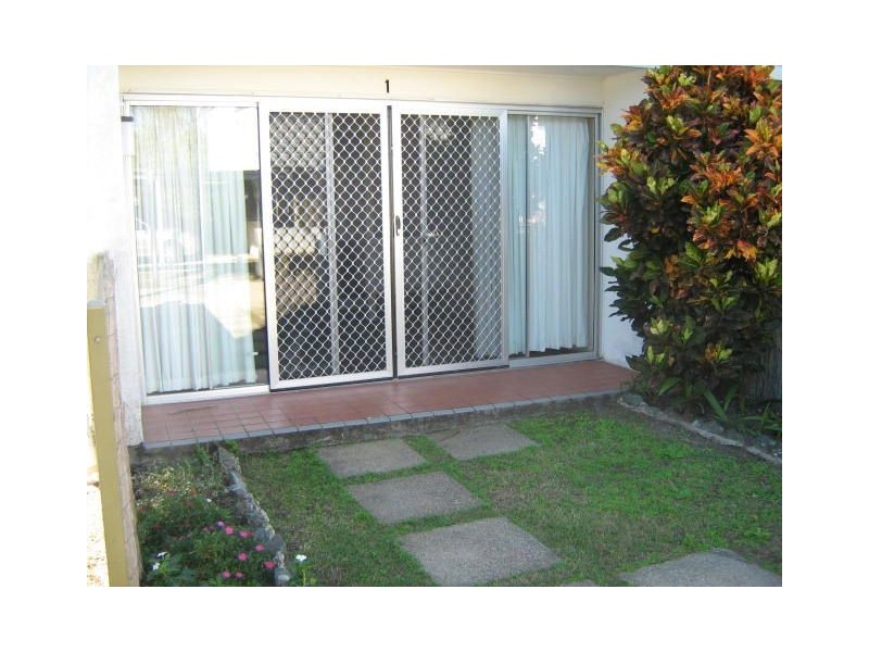 1/2a Moffatt Street, Scarborough QLD 4020