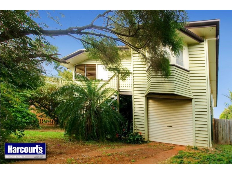 11 Herbert Street, Scarborough QLD 4020