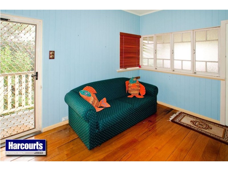 11 Herbert Street, Scarborough QLD 4020