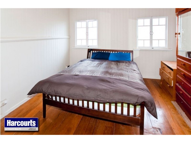 11 Herbert Street, Scarborough QLD 4020