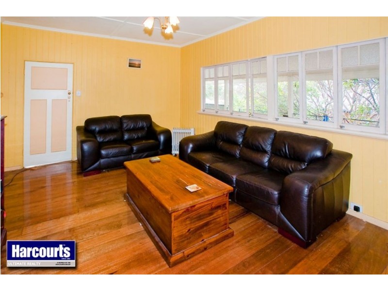 11 Herbert Street, Scarborough QLD 4020