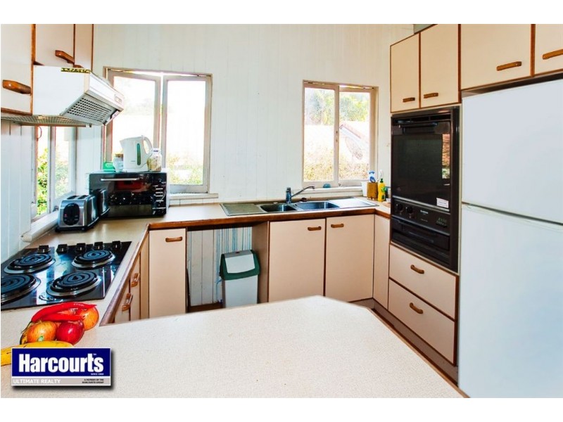 11 Herbert Street, Scarborough QLD 4020