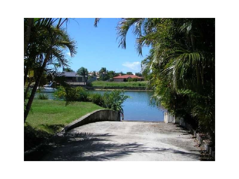 6 Intrepid Court, Scarborough QLD 4020