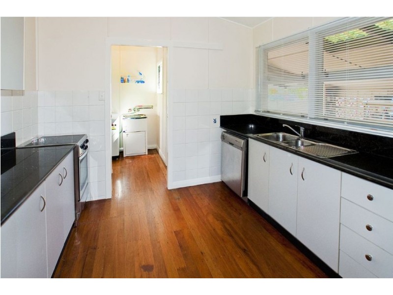 175 Scarborough Road, Scarborough QLD 4020