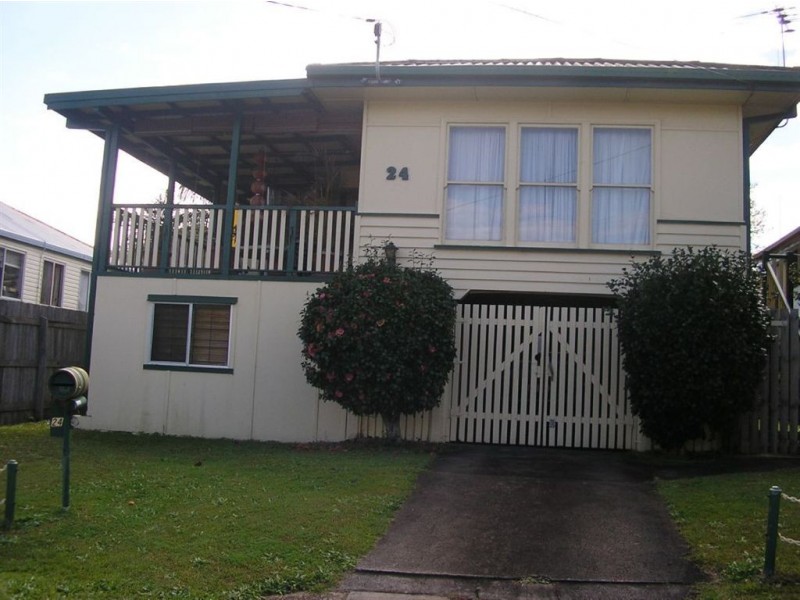 24 Alfred Street, Woody Point QLD 4019