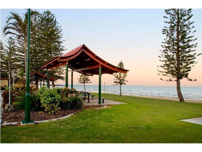 2/31 Marine Parade, Redcliffe QLD 4020